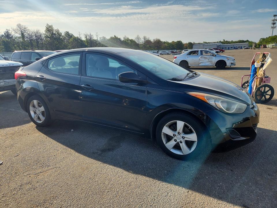 Photo 4 from auction – 2011 HYUNDAI ELANTRA with VIN KMHDH4AEXBU089305
