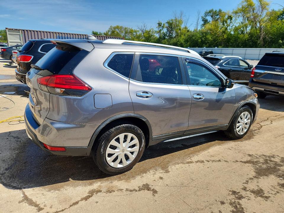 Photo 3 from auction – 2017 NISSAN ROGUE with VIN KNMAT2MT6HP519391