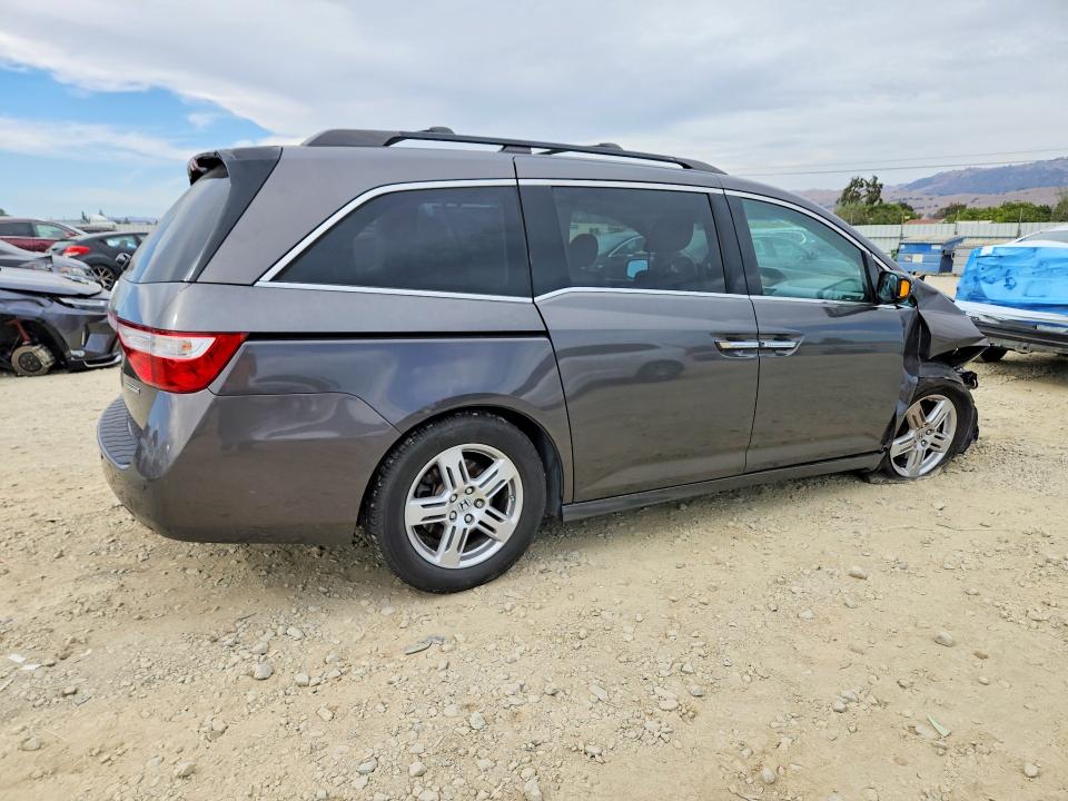 Photo 3 from auction – 2013 HONDA ODYSSEY with VIN 5FNRL5H9XDB042830