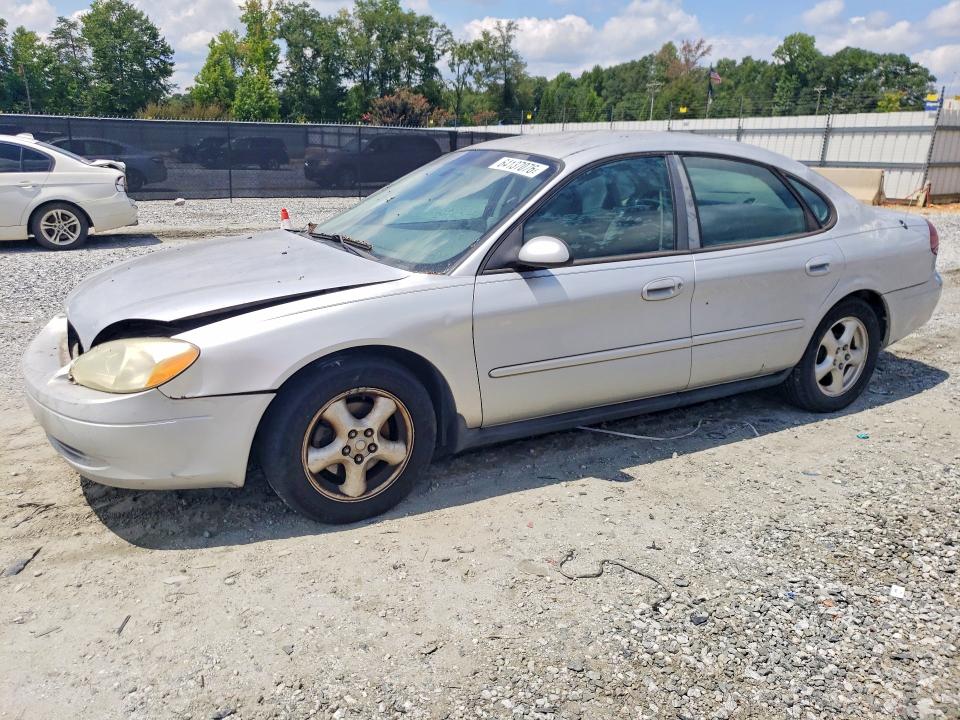 FORD TAURUS 2003 with VIN 1FAFP552X3A226189 - Photo from auction