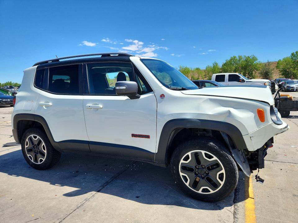Photo 4 from auction – 2015 JEEP RENEGADE with VIN ZACCJBCT9FPB41499