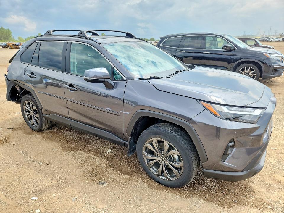 Photo 4 from auction – 2023 TOYOTA RAV4 with VIN 4T3B6RFV3PU138930