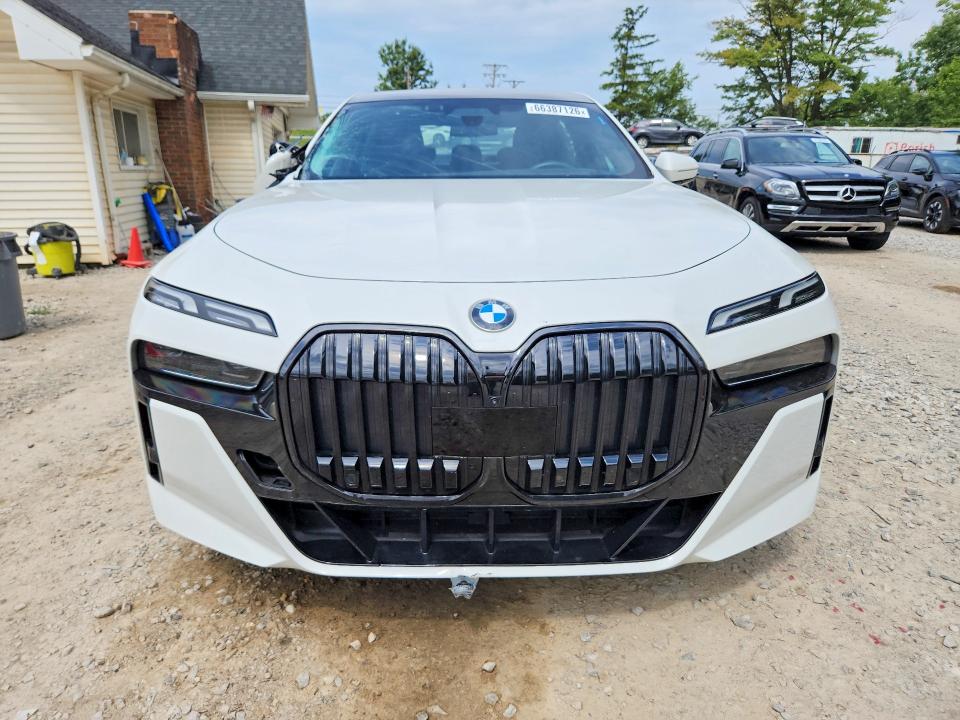 Photo 5 from auction – 2023 BMW 760 with VIN WBA33EJ06PCL49752