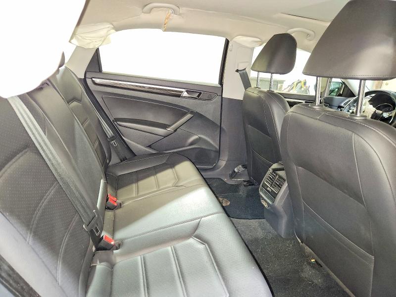 Photo 10 from auction – 2019 VOLKSWAGEN PASSAT with VIN 1VWMA7A36KC010496