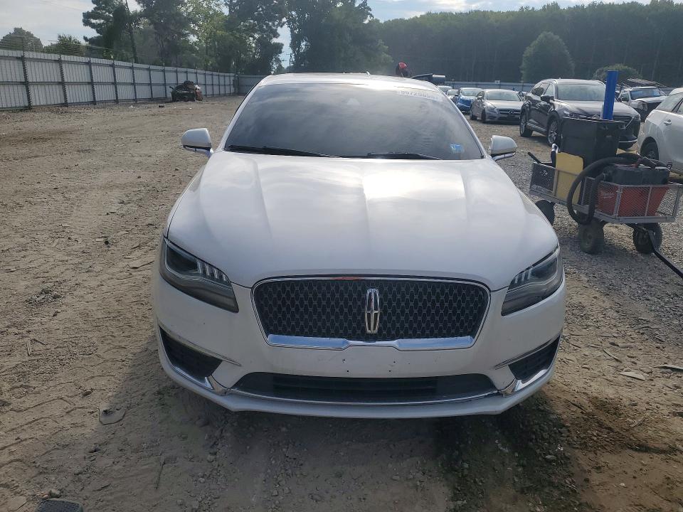 Photo 5 from auction – 2019 LINCOLN MKZ with VIN 3LN6L5C92KR601997
