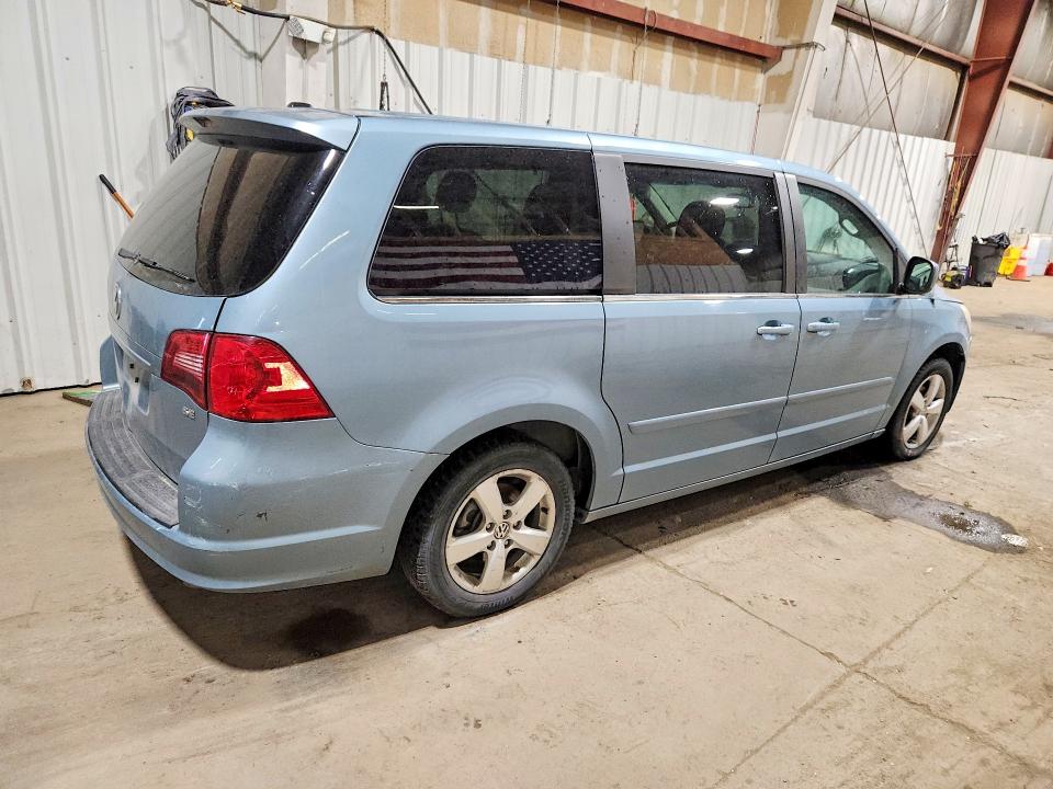 Photo 3 from auction – 2010 VOLKSWAGEN ROUTAN with VIN 2V4RW3D18AR236967