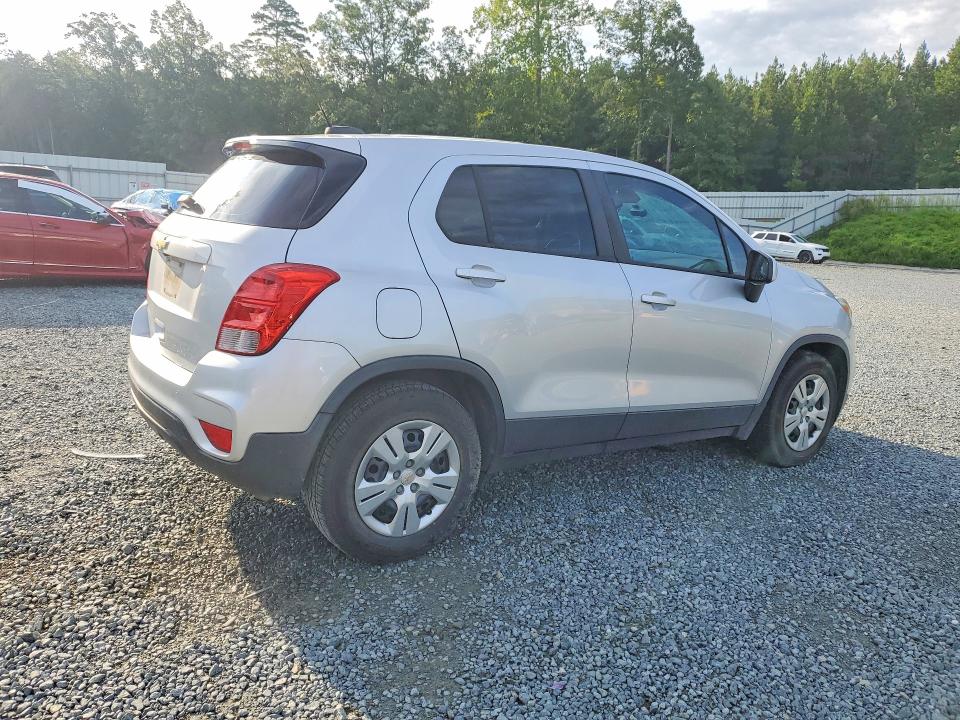 Photo 3 from auction – 2017 CHEVROLET TRAX with VIN 3GNCJKSB9HL209120