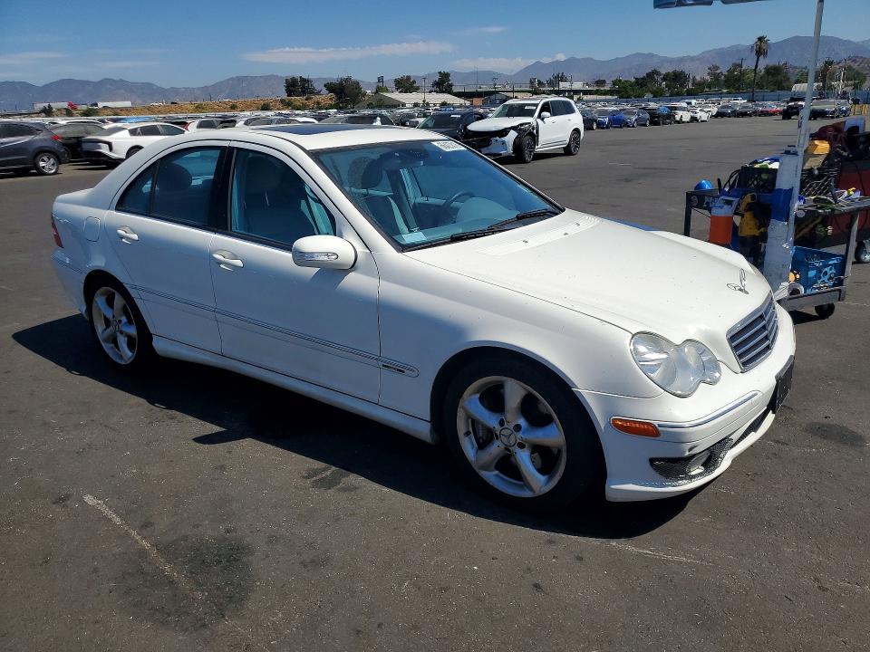Photo 4 from auction – 2005 MERCEDES-BENZ C with VIN WDBRF40J55A707956