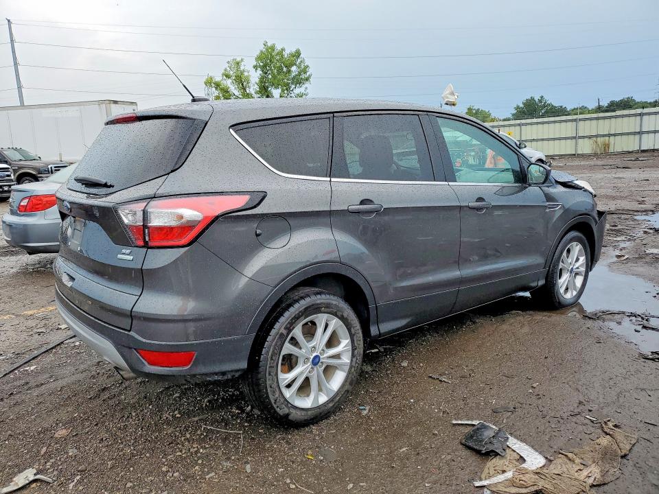 صورة رقم 3 من المزاد - 2017 FORD ESCAPE مع VIN 1FMCU0GD4HUE91702