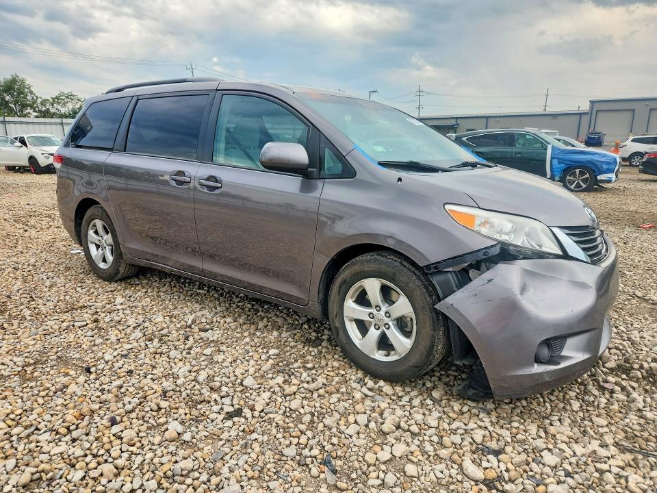 Photo 4 from auction – 2011 TOYOTA SIENNA with VIN 5TDKK3DCXBS100518