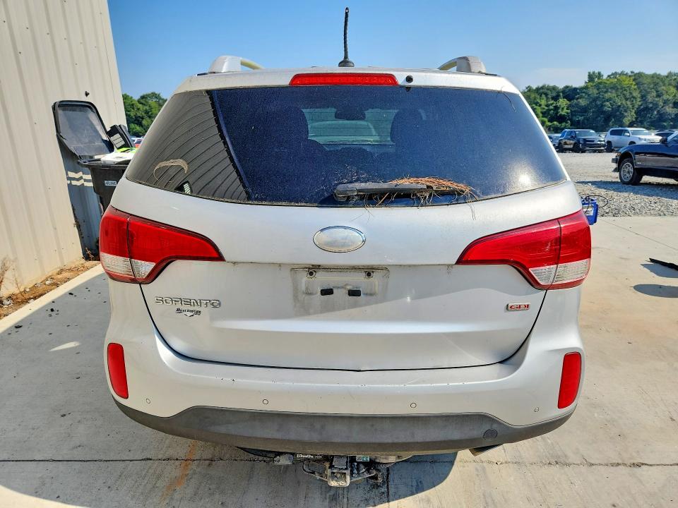 Photo 6 from auction – 2015 KIA SORENTO with VIN 5XYKT4A67FG620325