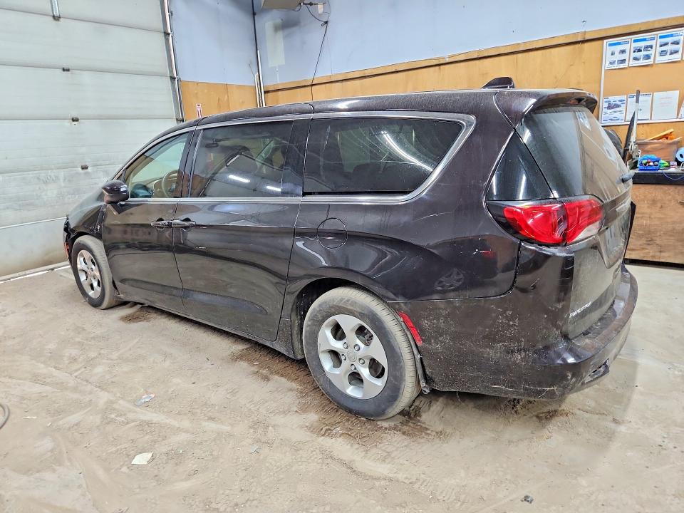 Photo 2 from auction – 2017 CHRYSLER PACIFICA with VIN 2C4RC1CG3HR665313
