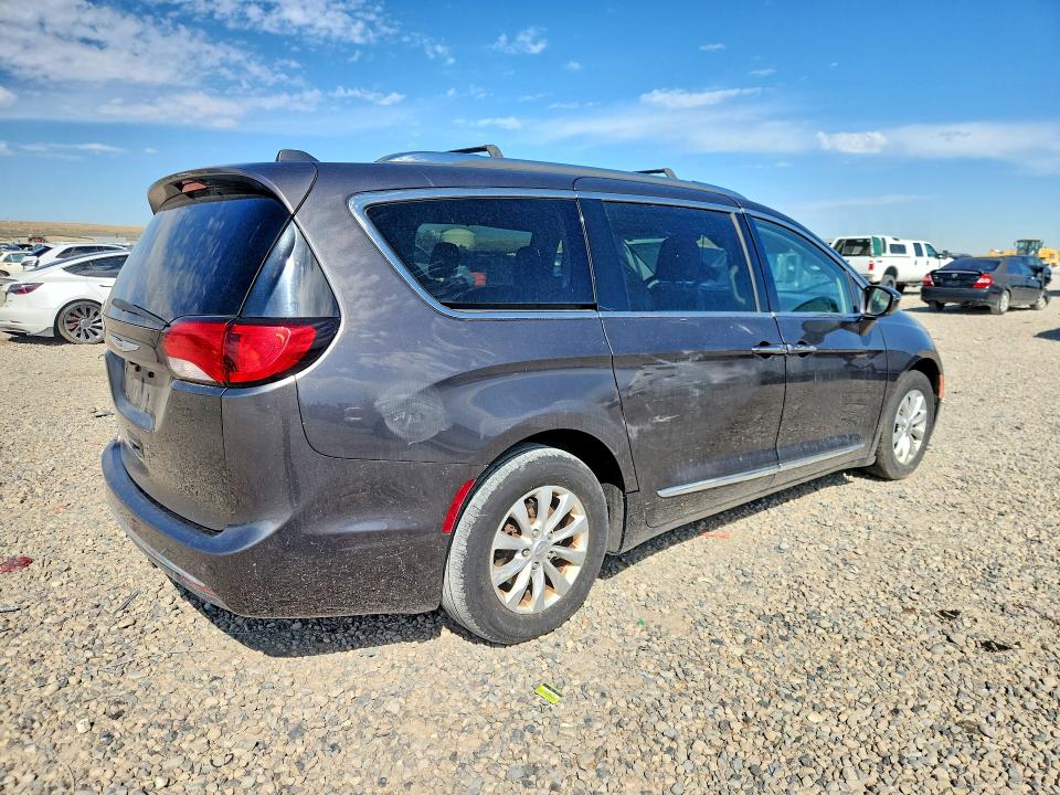Photo 3 from auction – 2019 CHRYSLER PACIFICA with VIN 2C4RC1BG5KR651731