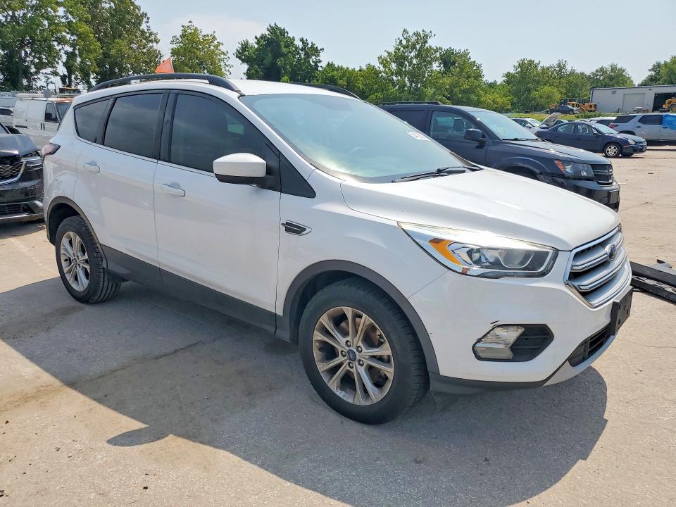 Photo 4 from auction – 2017 FORD ESCAPE with VIN 1FMCU0G97HUE52971
