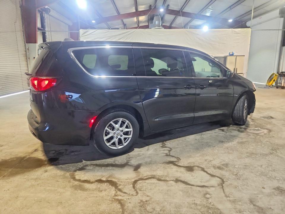Photo 3 from auction – 2023 CHRYSLER VOYAGER with VIN 2C4RC1CG8PR563830