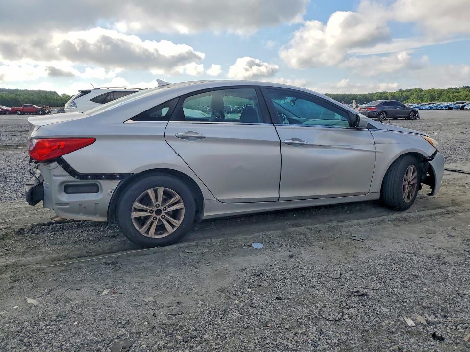 Photo 3 from auction – 2011 HYUNDAI SONATA with VIN 5NPEB4ACXBH005969