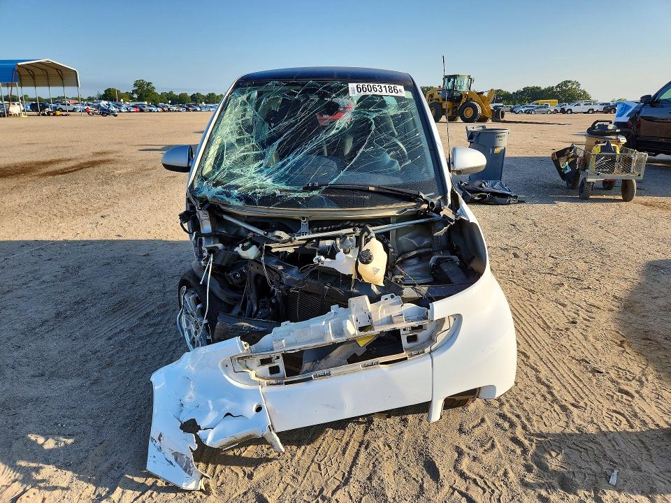 Photo 5 from auction – 2012 SMART FORTWO with VIN WMEEJ3BA7CK527912