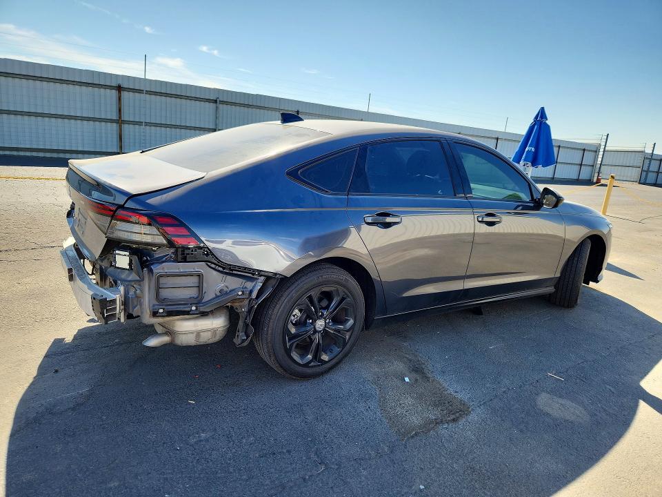 Снимка 3 от търг – 2025 HONDA ACCORD с VIN 1HGCY1F4XSA073719