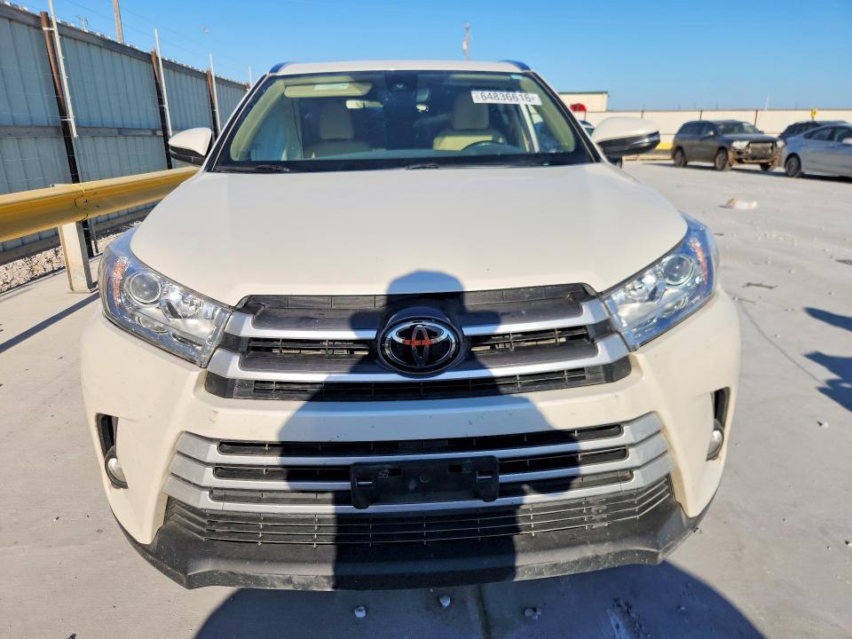Photo 5 from auction – 2018 TOYOTA HIGHLANDER with VIN 5TDKZRFH4JS546668