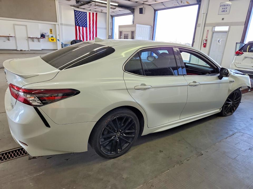 Photo 3 from auction – 2021 TOYOTA CAMRY with VIN 4T1K31AK2MU024526