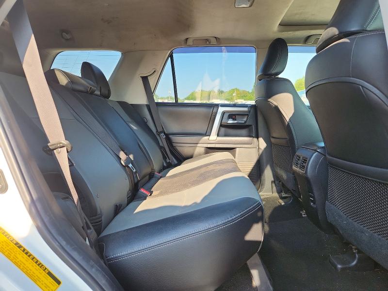 Снимка 11 от търг – 2018 TOYOTA 4RUNNER с VIN JTEBU5JR6J5600352