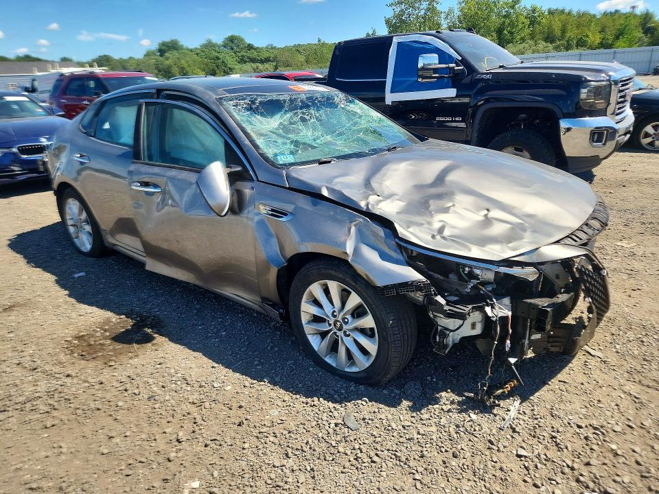 Photo 4 from auction – 2016 KIA OPTIMA with VIN 5XXGU4L37GG013059