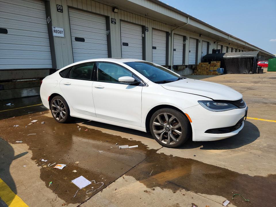 Photo 4 from auction – 2016 CHRYSLER 200 with VIN 1C3CCCBB4GN161618