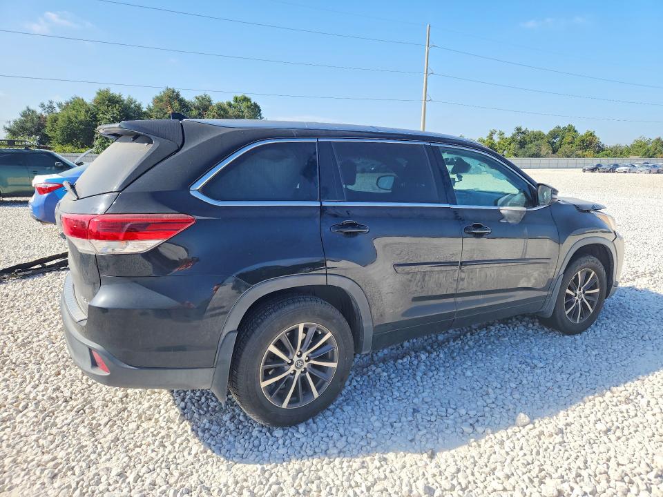 Снимка 3 от търг – 2018 TOYOTA HIGHLANDER с VIN 5TDJZRFH0JS488151