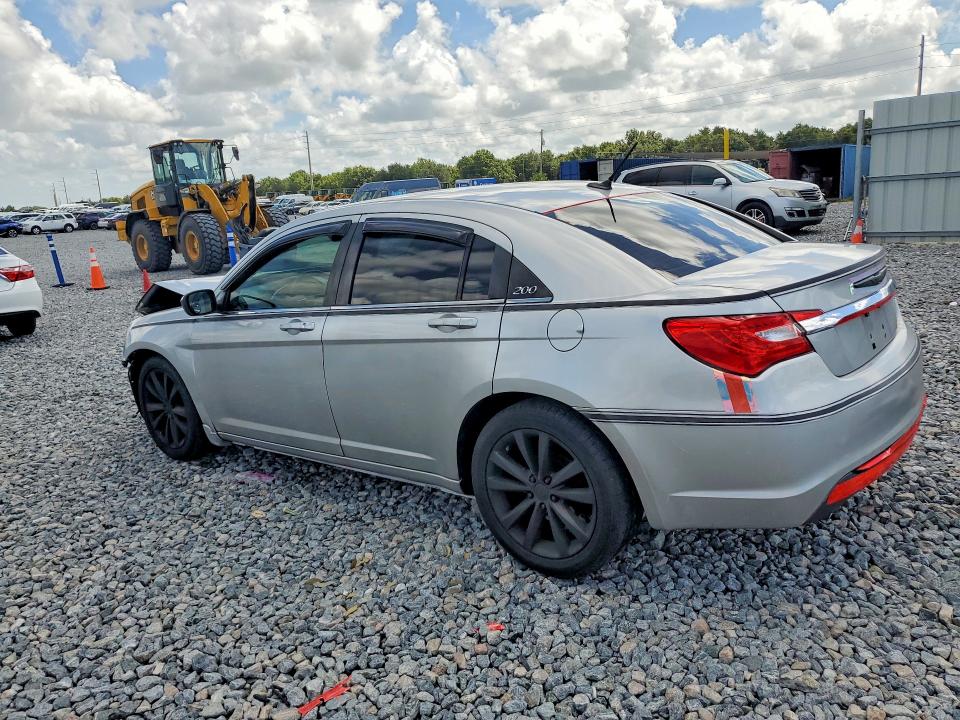 Photo 2 from auction – 2013 CHRYSLER 200 with VIN 1C3CCBCG4DN706488