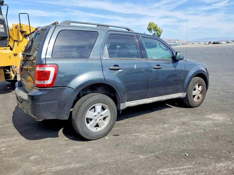 Photo 3 from auction – 2009 FORD ESCAPE with VIN 1FMCU03769KB28671