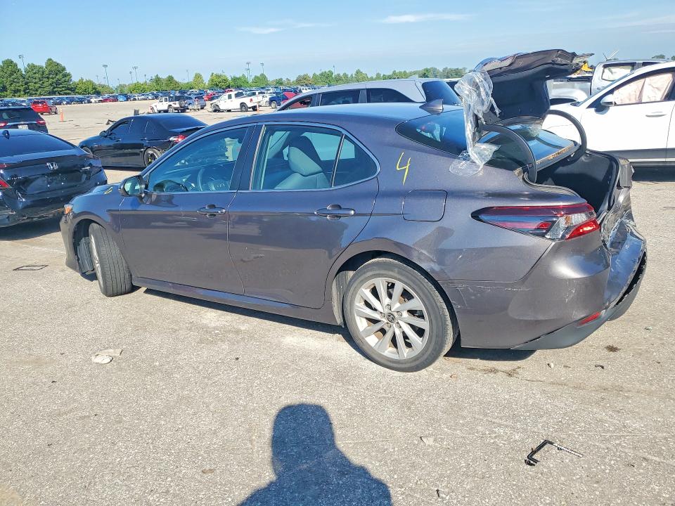 Photo 2 from auction – 2022 TOYOTA CAMRY with VIN 4T1C11AK5NU647618
