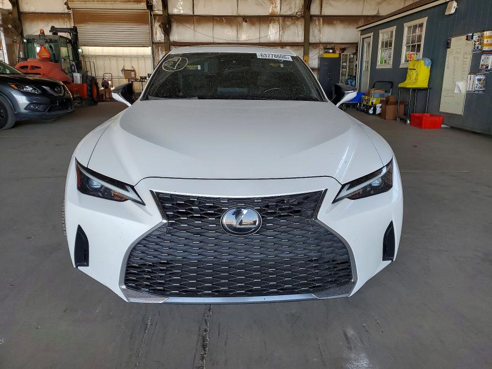 Photo 5 from auction – 2021 LEXUS IS with VIN JTHC81F2XM5047094