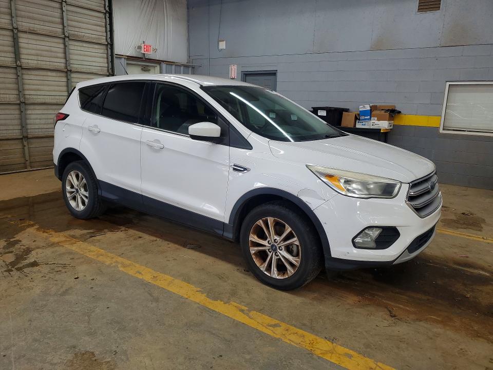Photo 4 from auction – 2017 FORD ESCAPE with VIN 1FMCU0GD2HUC98772