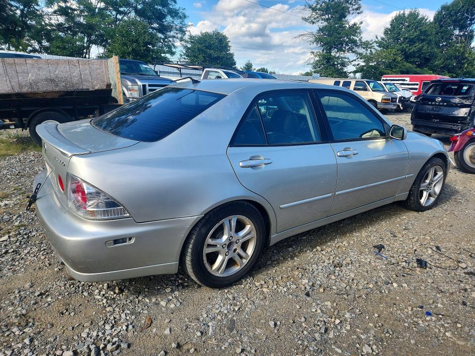 Photo 3 from auction – 2003 LEXUS IS 300 with VIN JTHBD192X30079588