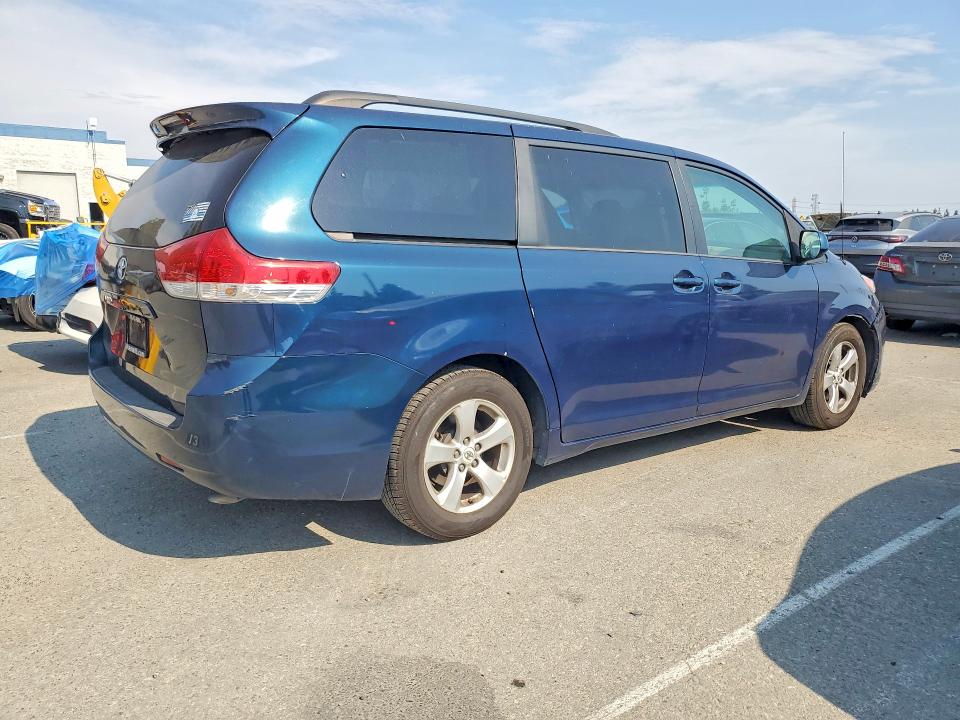 Фото 3 с аукциона – 2012 TOYOTA SIENNA с VIN 5TDKK3DC1CS273183