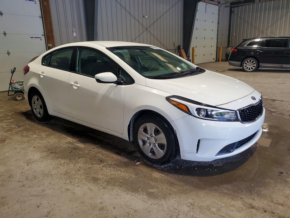 Photo 4 from auction – 2017 KIA FORTE with VIN 3KPFK4A70HE127521
