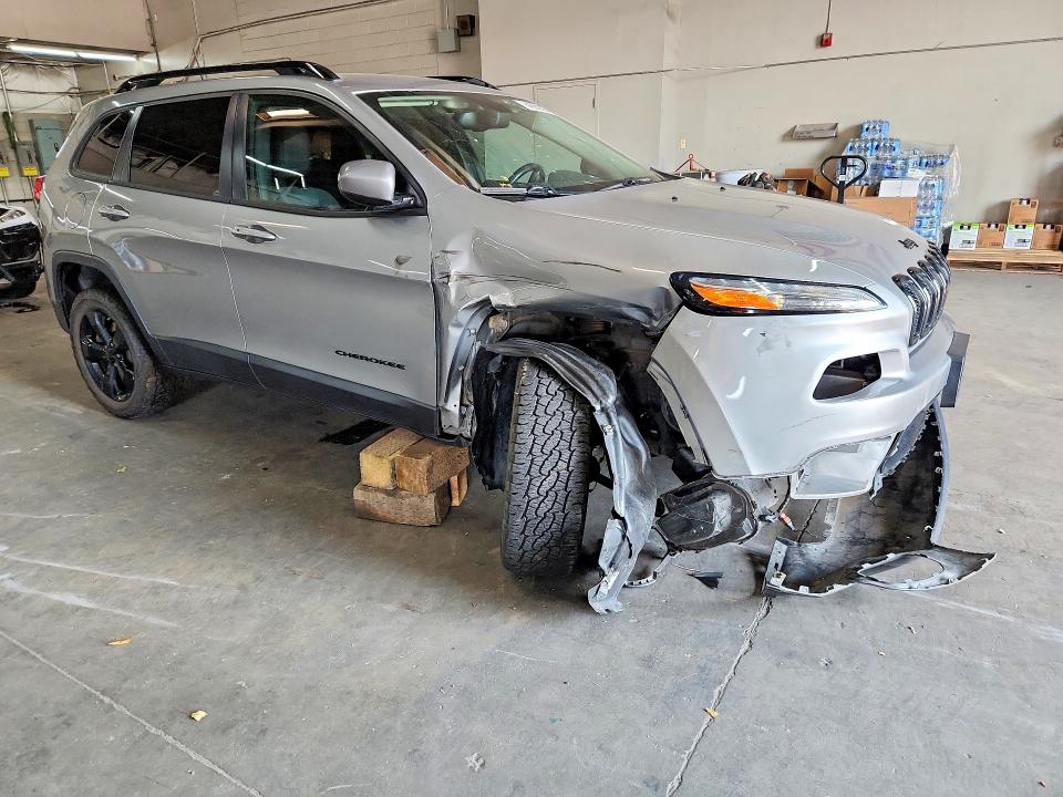 Photo 4 from auction – 2016 JEEP CHEROKEE with VIN 1C4PJLCS4GW125469