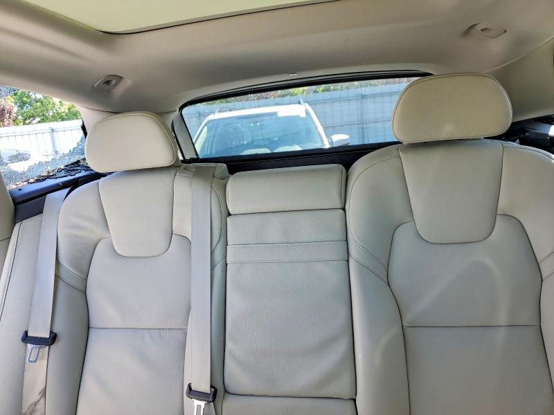 Photo 10 from auction – 2018 VOLVO XC60 with VIN YV4102RK2J1019565