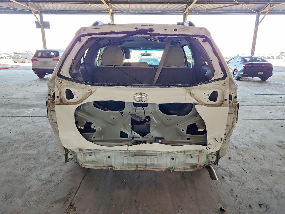 Снимка 6 от търг – 2014 TOYOTA SIENNA с VIN 5TDKK3DC9ES526947