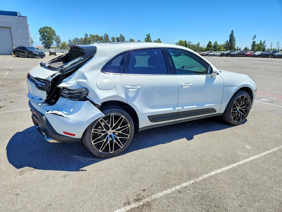 Photo 3 from auction – 2023 PORSCHE MACAN with VIN WP1AA2A53PLB16954