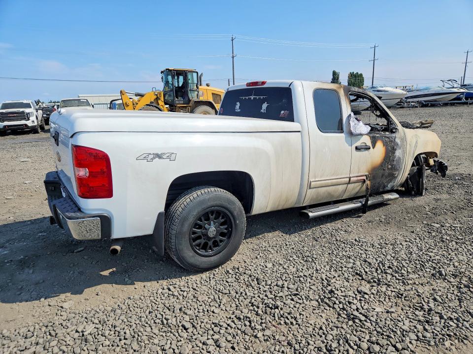 Photo 3 from auction – 2013 CHEVROLET SILVERADO with VIN 1GCRKSE79DZ261972