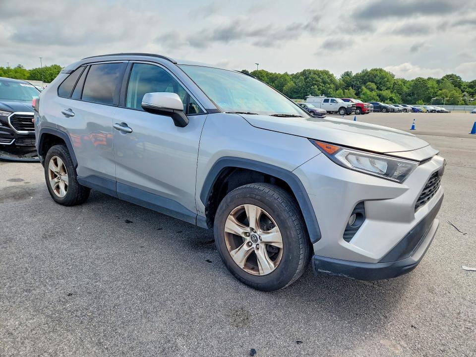 Photo 4 from auction – 2021 TOYOTA RAV4 with VIN 2T3P1RFV3MW143545