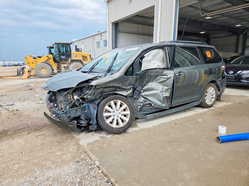2011 TOYOTA SIENNA - Търг №65584246