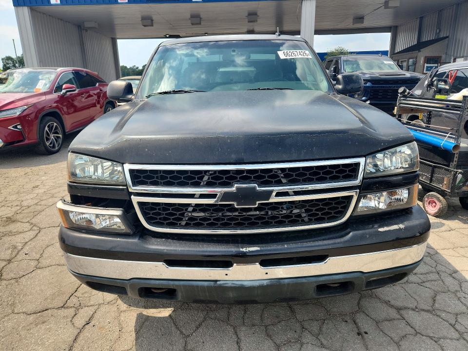 Снимка 5 от търг – 2006 CHEVROLET SILVERADO с VIN 1GCEK19B46E103007