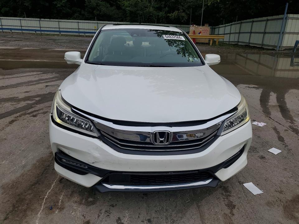 Photo 5 from auction – 2016 HONDA ACCORD with VIN 1HGCR3F92GA004292