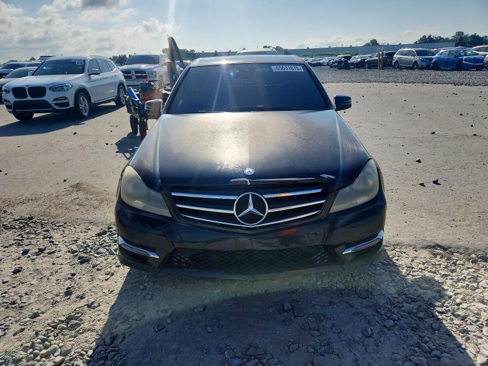 Photo 5 from auction – 2014 MERCEDES-BENZ C with VIN WDDGF4HB5EA952090