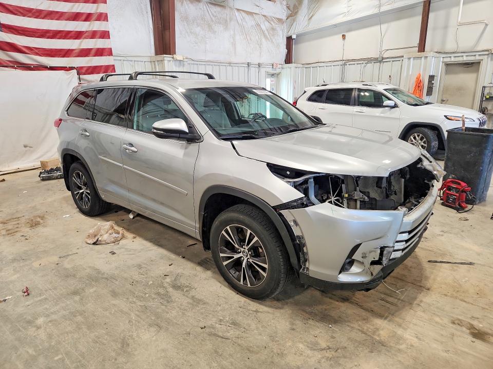Foto 4 de la subasta – 2018 TOYOTA HIGHLANDER con VIN 5TDBZRFHXJS908633