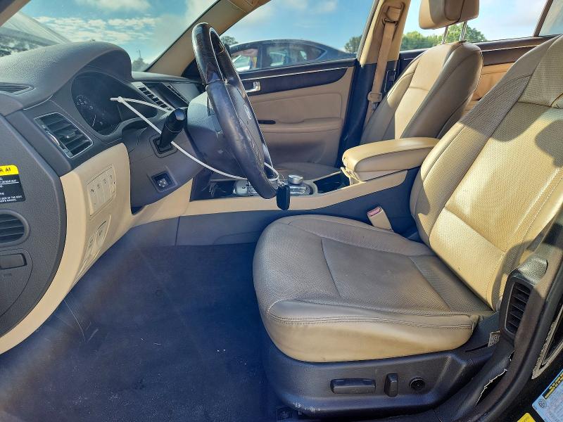 Photo 7 from auction – 2010 HYUNDAI GENESIS with VIN KMHGC4DF6AU107975