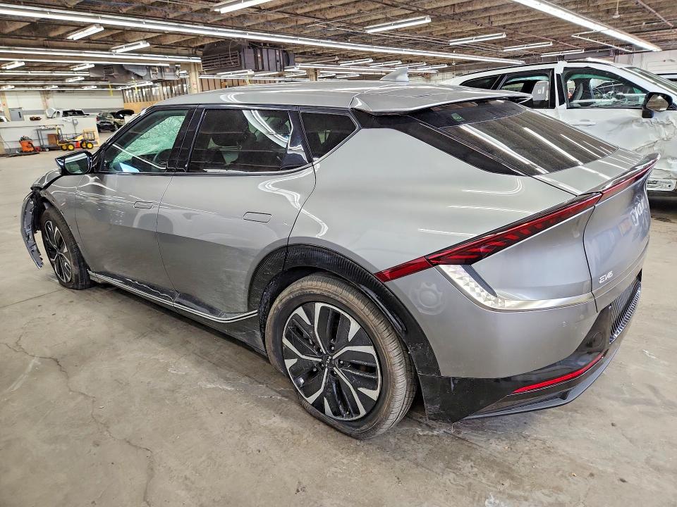 Photo 2 from auction – 2023 KIA EV6 with VIN KNDC34LA6P5158467