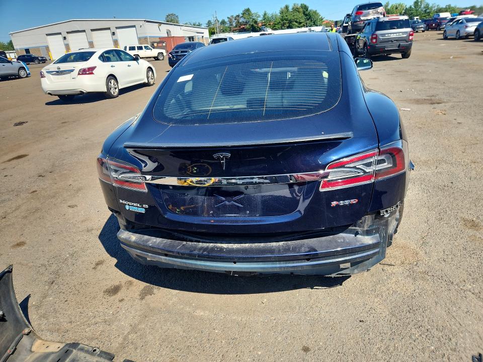 Foto 6 de la subasta – 2015 TESLA MODEL S con VIN 5YJSA1H21FFP70204